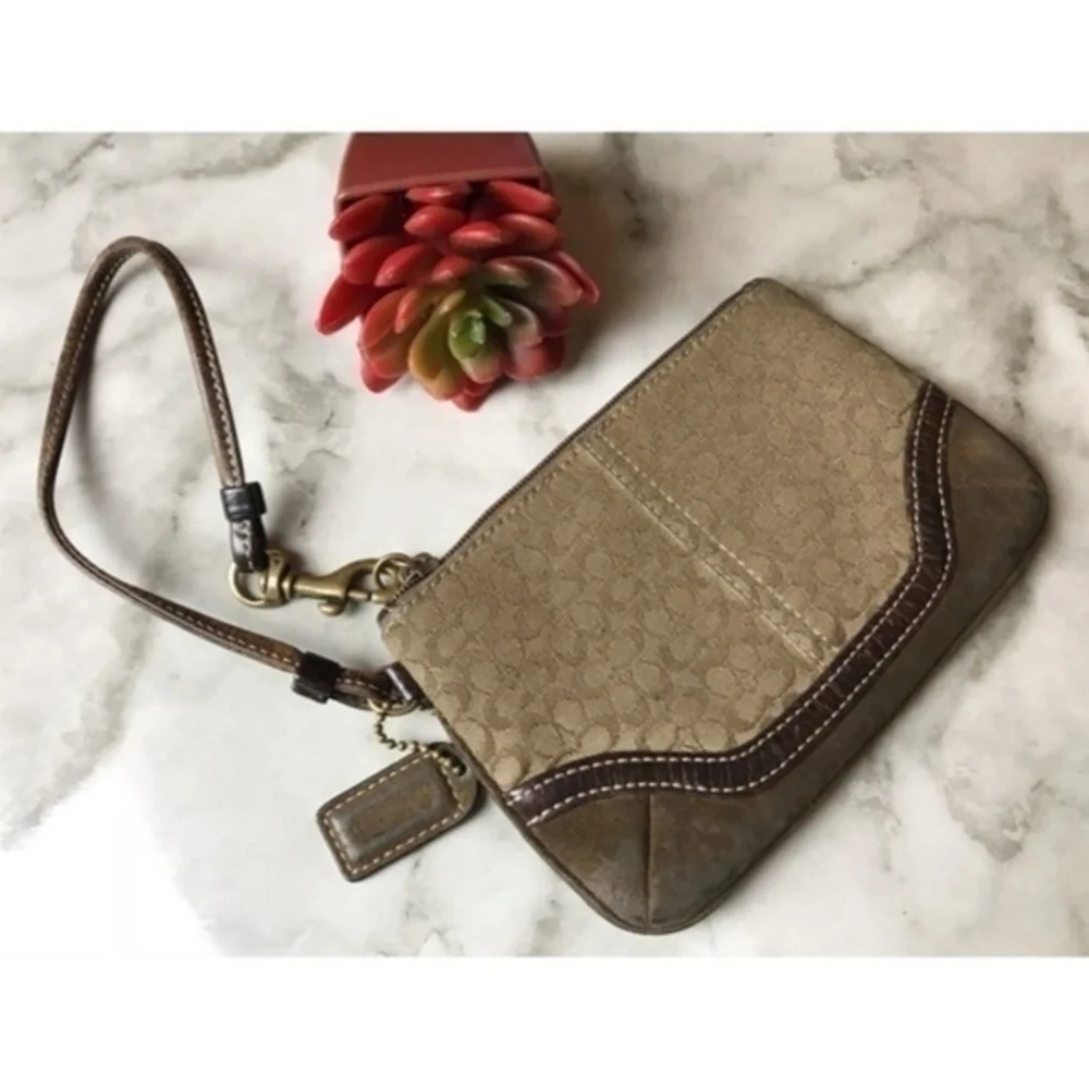 Coach • Tan Brown Signature C Wristlet